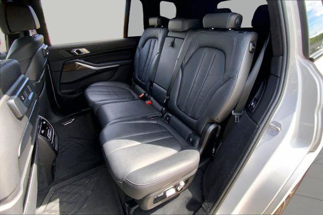 Used 2020 BMW X7 xDrive40i w/ M Sport Package AWD/4WD image 21