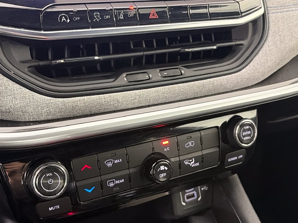 Used 2024 Jeep Compass Latitude AWD/4WD image 21