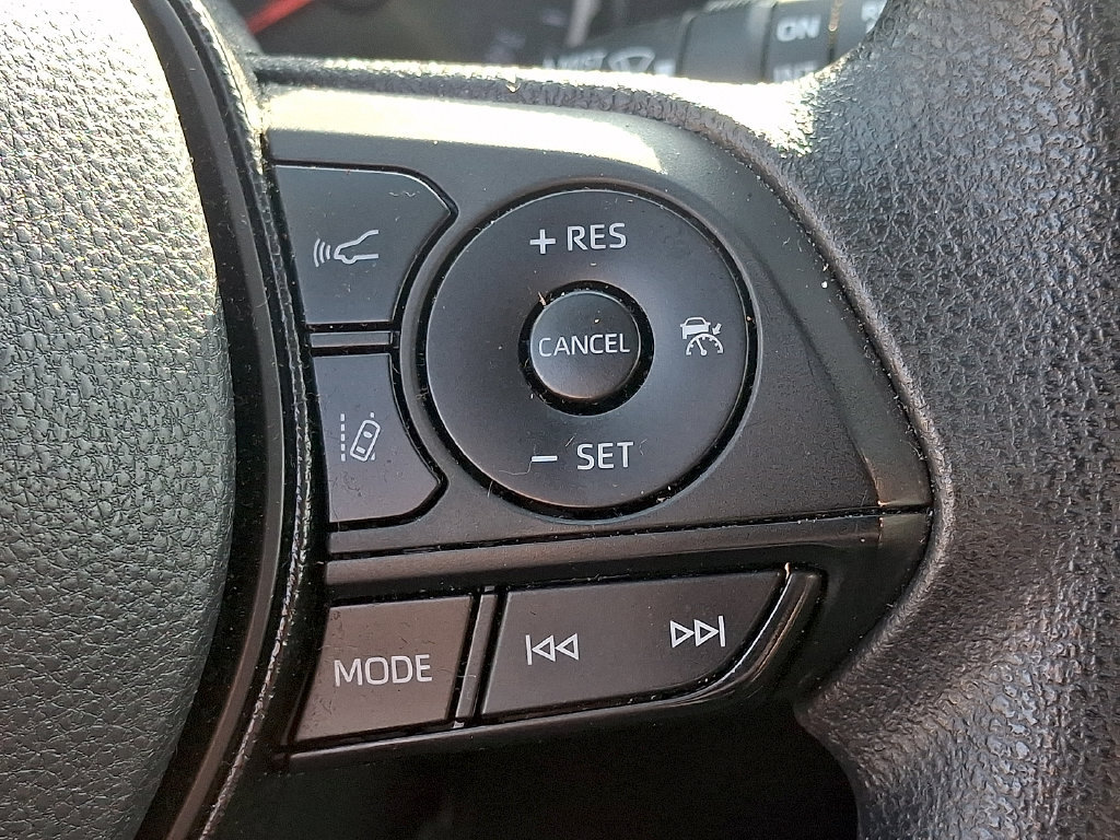 Used 2021 Toyota RAV4 XLE w/ Convenience Package FWD image 20