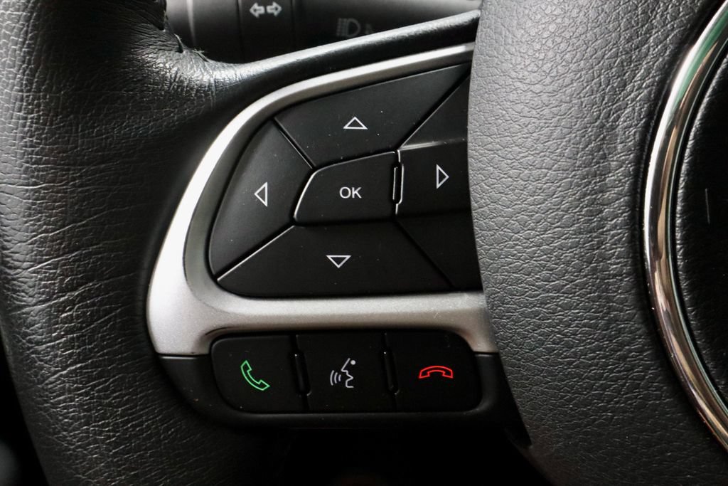 Used 2023 Jeep Renegade Latitude w/ Premium Group AWD/4WD image 27