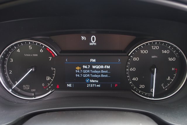 Used 2023 Cadillac XT4 Luxury w/ Cold Weather Package FWD image 33