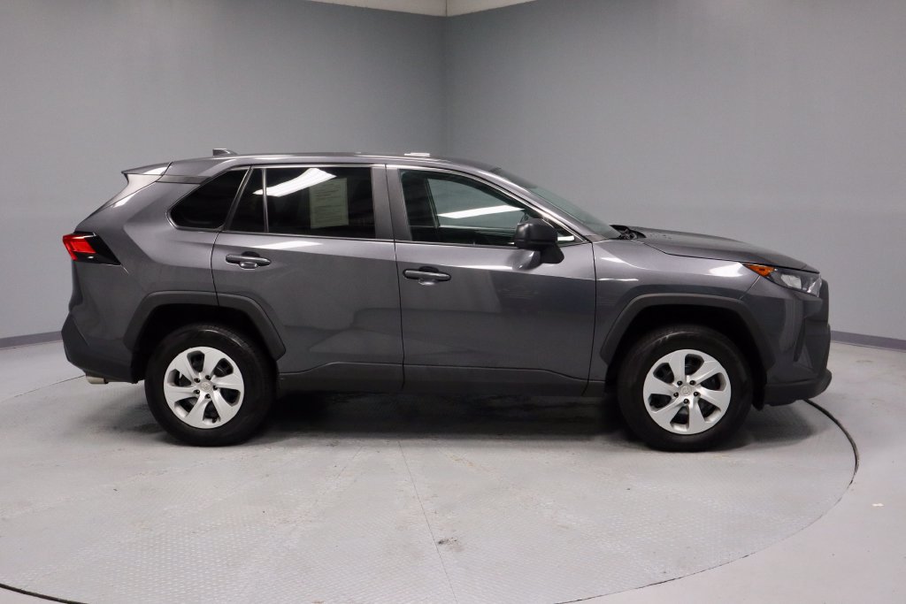 Used 2022 Toyota RAV4 LE AWD/4WD image 11