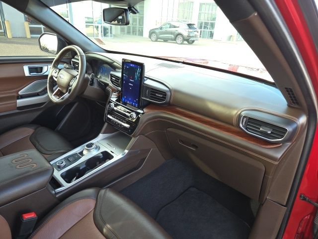 Certified 2024 Ford Explorer King Ranch w/ Technology Package AWD/4WD image 39