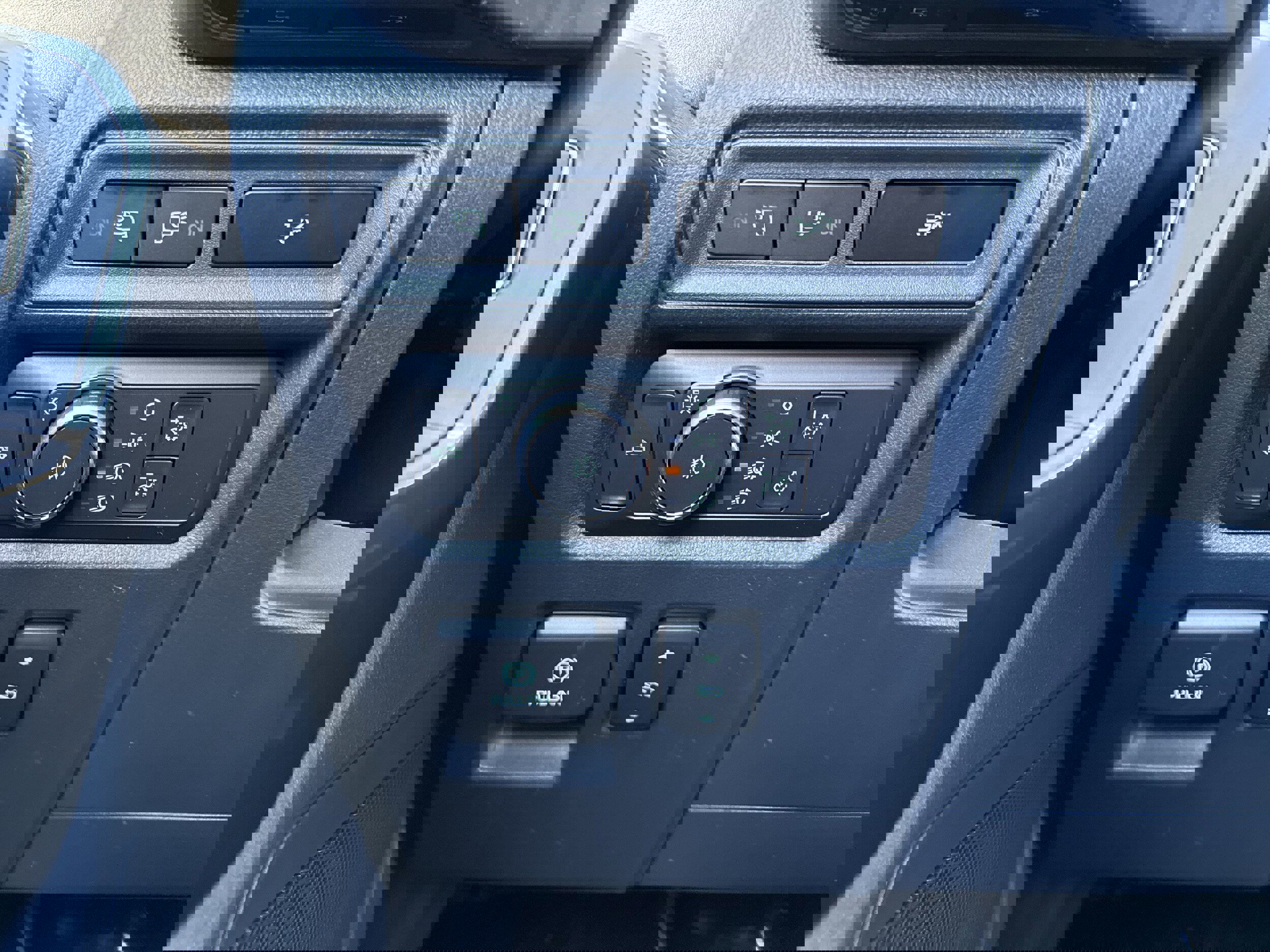 Certified 2022 Ford F150 XLT w/ Equipment Group 302A High image 27