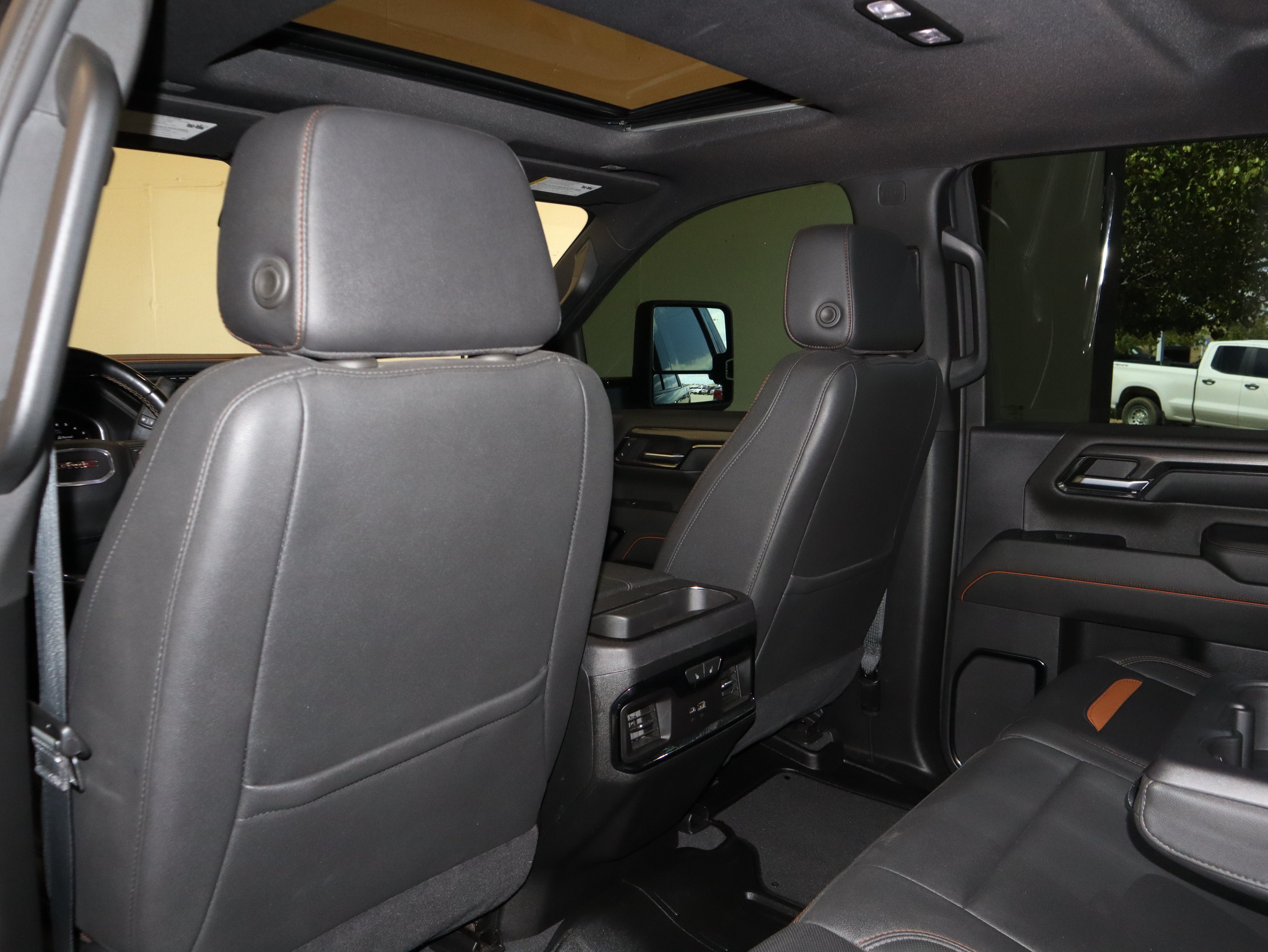 Used 2024 GMC Sierra 2500 AT4 w/ AT4 Premium Plus Package AWD/4WD image 37