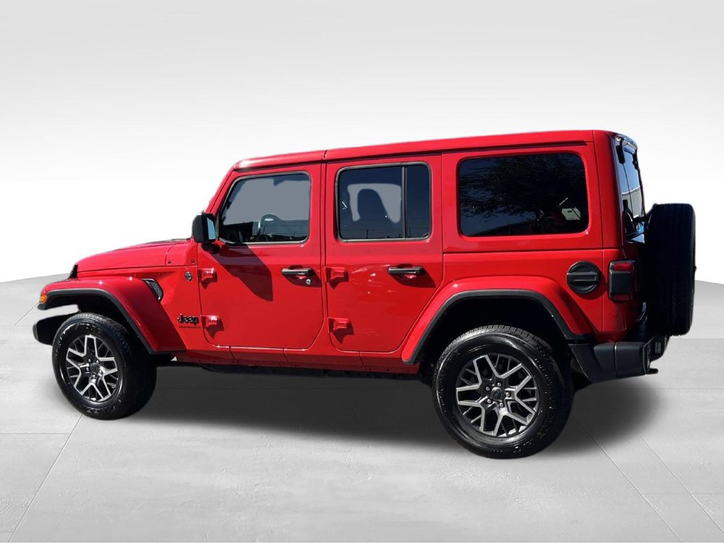 Used 2025 Jeep Wrangler Unlimited Sahara AWD/4WD image 8