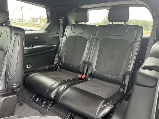 Used 2025 Jeep Grand Cherokee L Altitude RWD image 10