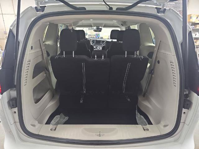 Used 2023 Chrysler Voyager LX FWD image 12