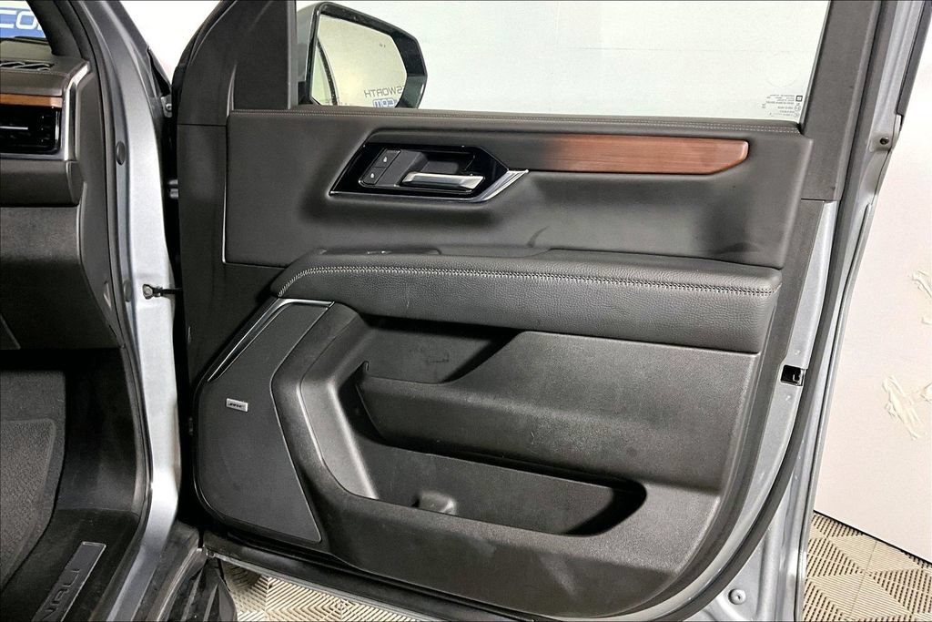 Used 2025 GMC Yukon Denali AWD/4WD image 19