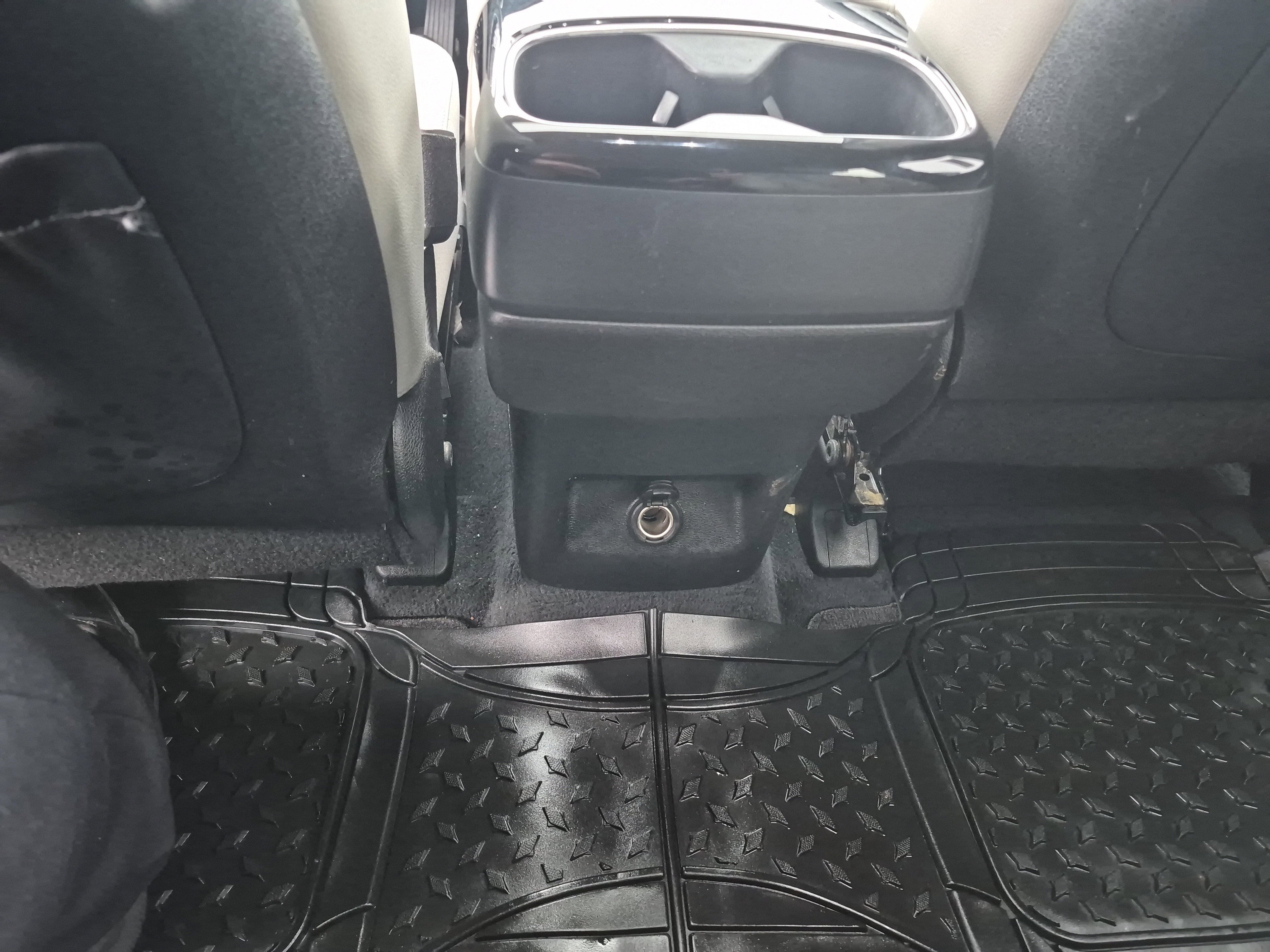 Used 2024 Kia Telluride EX w/ EX Captain's Chair Package image 19