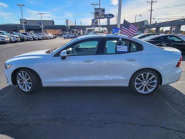 Used 2021 Volvo S60 T5 Momentum image 3