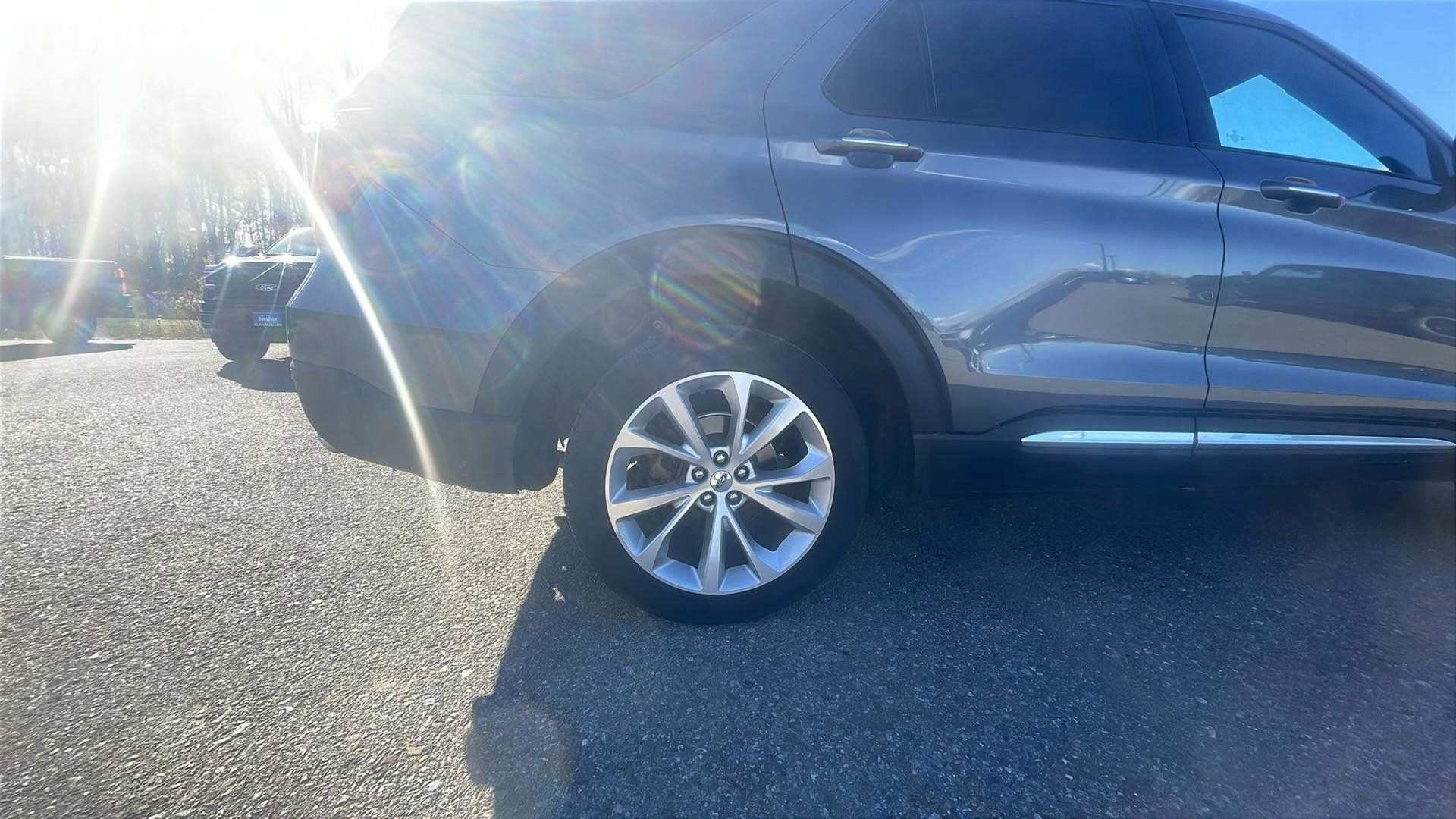 Certified 2023 Ford Explorer Platinum w/ Class IV Trailer Tow Package image 23