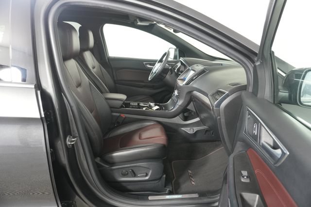 Certified 2020 Ford Edge Titanium w/ Equipment Group 301A AWD/4WD image 31