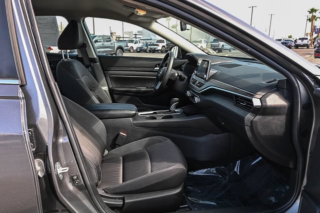 Used 2025 Nissan Altima 2.5 SV FWD image 18