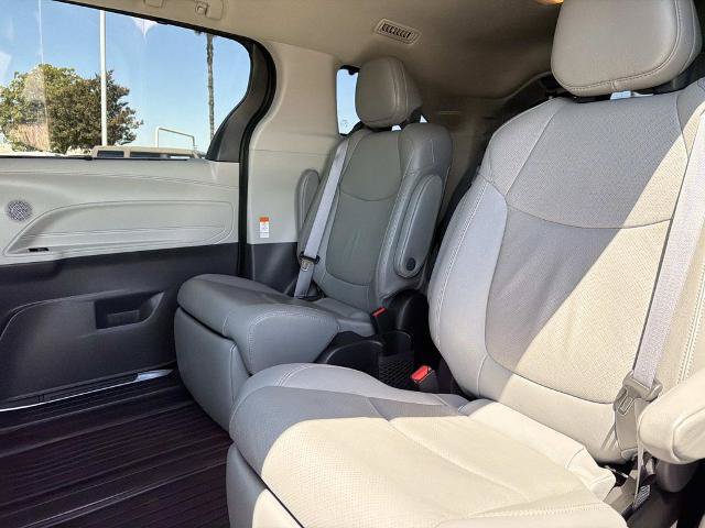 Used 2022 Toyota Sienna Limited AWD/4WD image 20