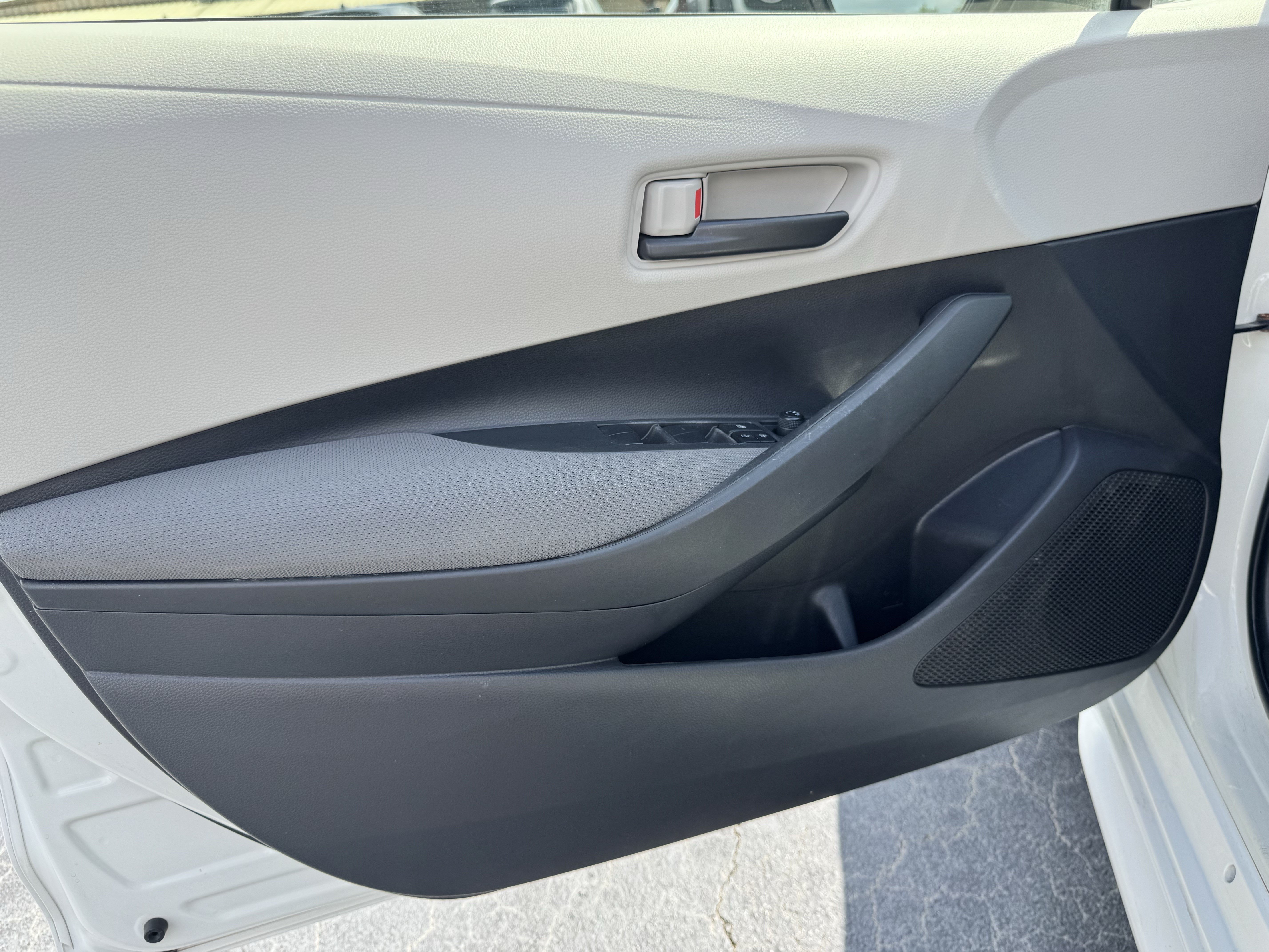 Used 2022 Toyota Corolla LE FWD image 10