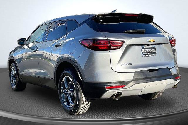 Used 2025 Chevrolet Blazer LT FWD image 13