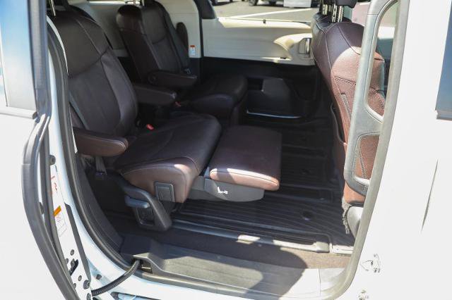 Used 2021 Toyota Sienna Platinum FWD image 35