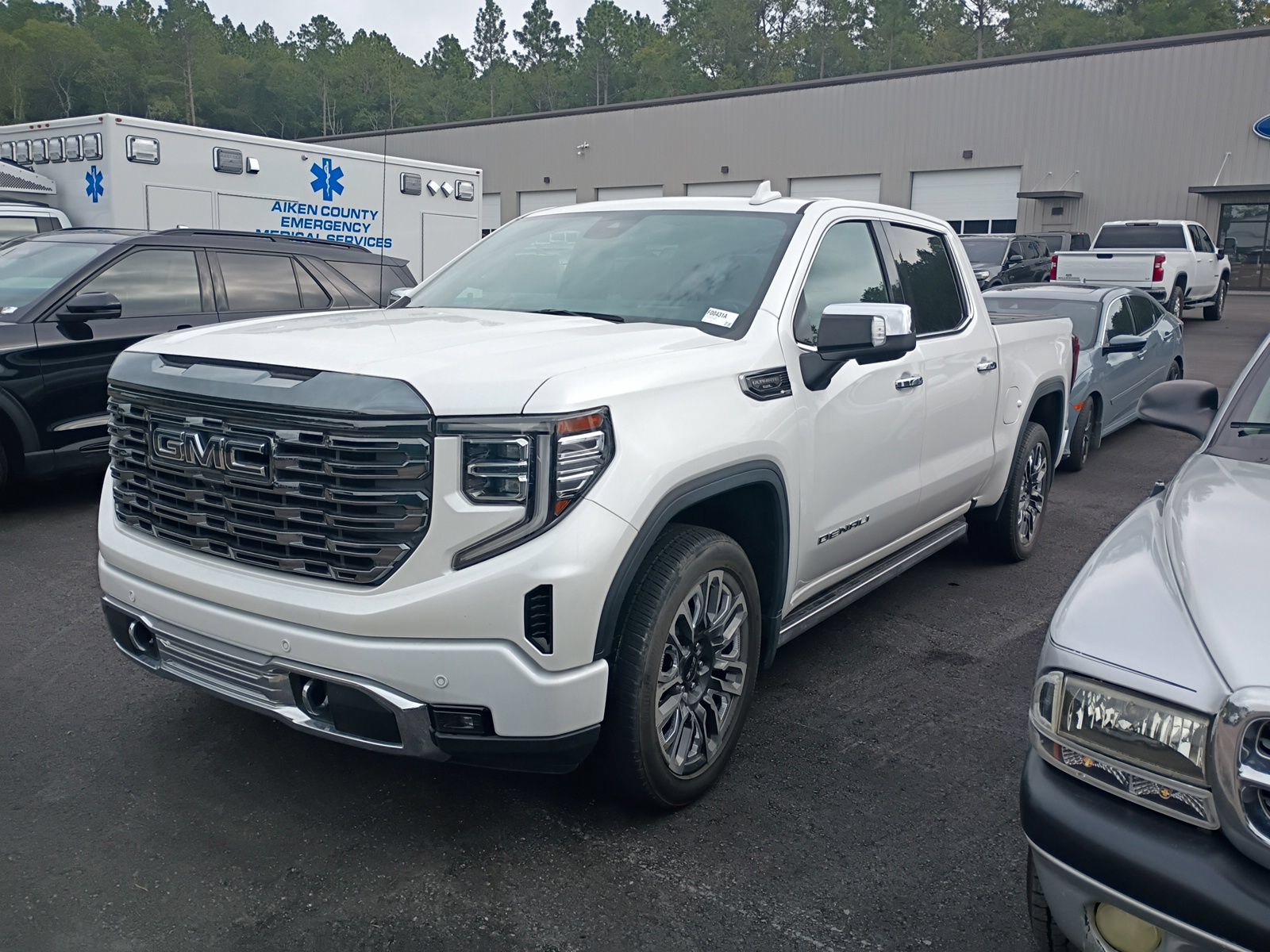 Used 2024 GMC Sierra 1500 Denali Ultimate AWD/4WD image 6