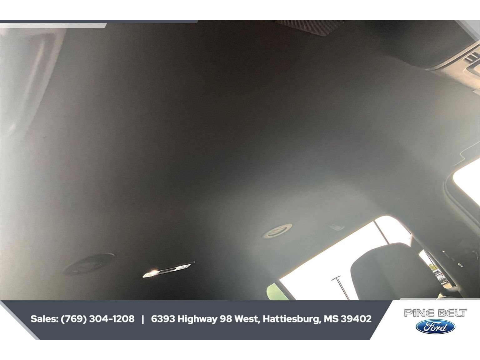 Used 2025 Chevrolet Suburban LT RWD image 16