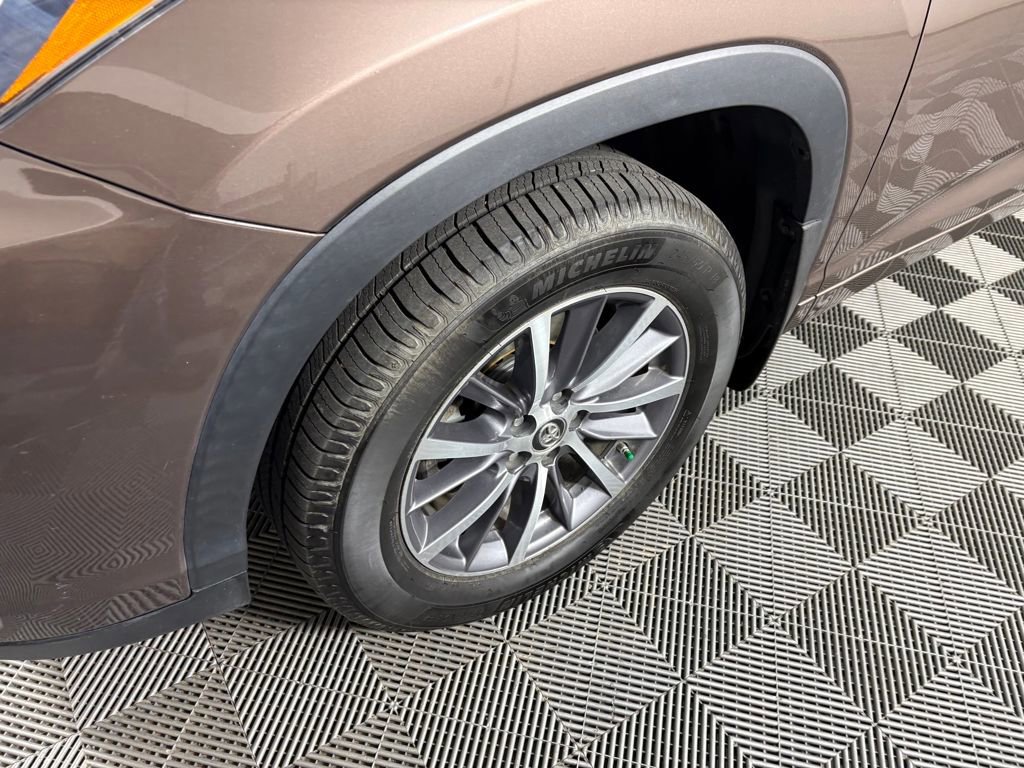 Used 2017 Toyota Highlander XLE image 10