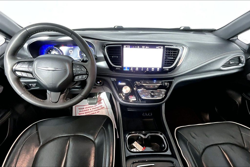 Used 2025 Chrysler Pacifica Limited FWD image 15