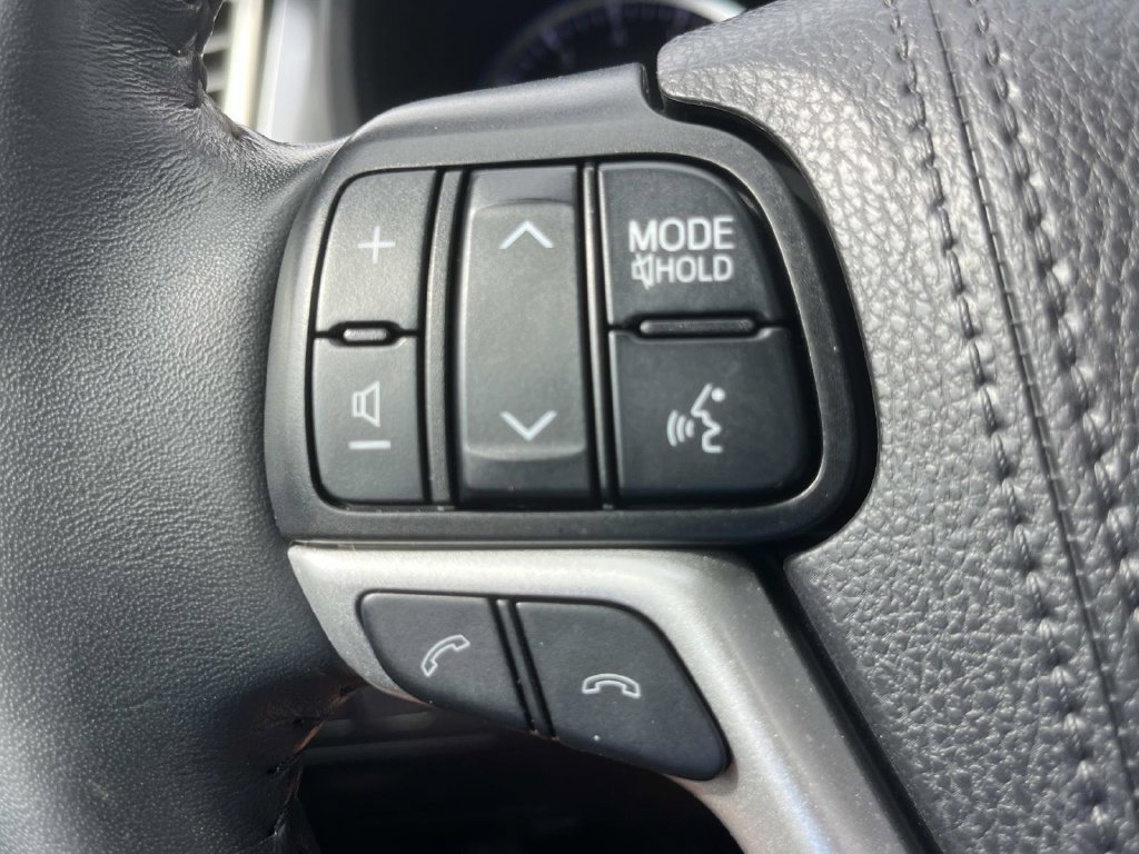 Used 2019 Toyota Highlander XLE FWD image 37