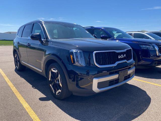 Used 2023 Kia Telluride EX w/ EX Captain's Chair Package AWD/4WD image 4