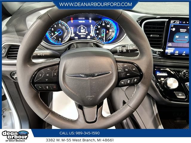 Used 2025 Chrysler Pacifica Limited FWD image 12