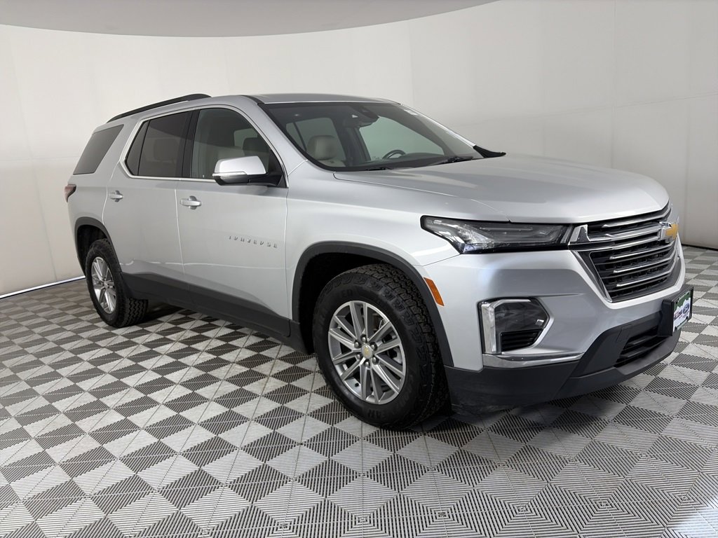 Used 2022 Chevrolet Traverse LT image 1