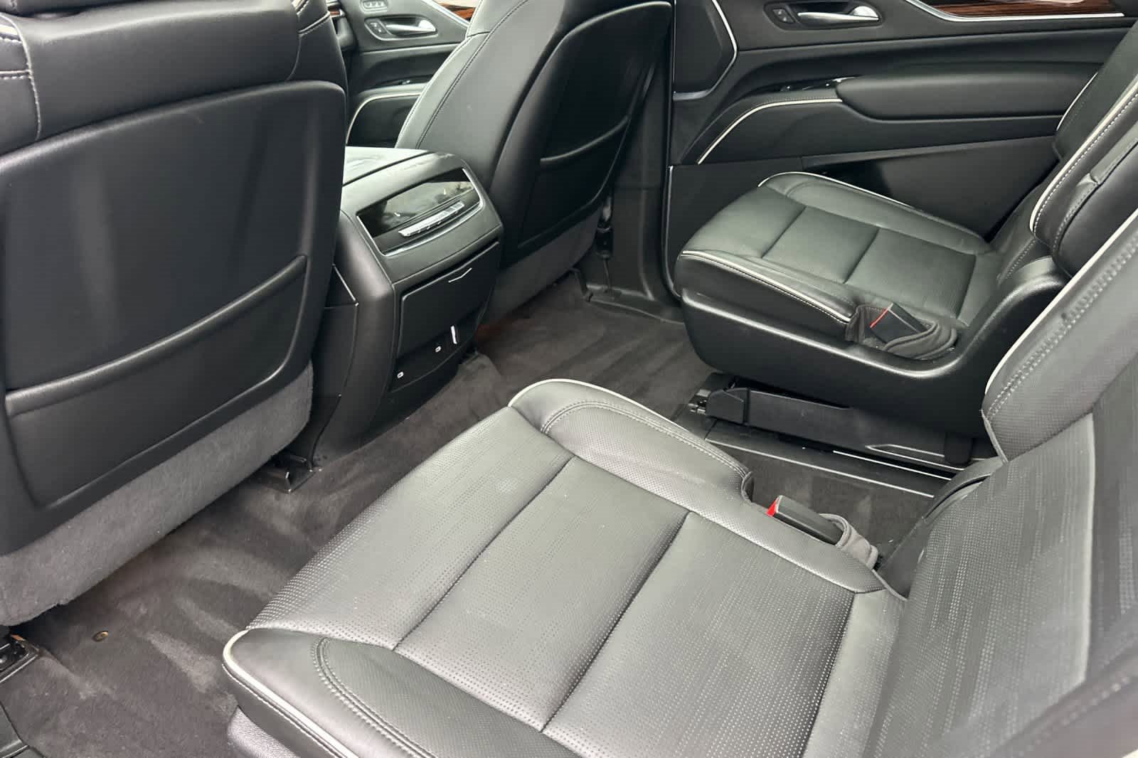 Used 2022 Cadillac Escalade Premium Luxury image 4