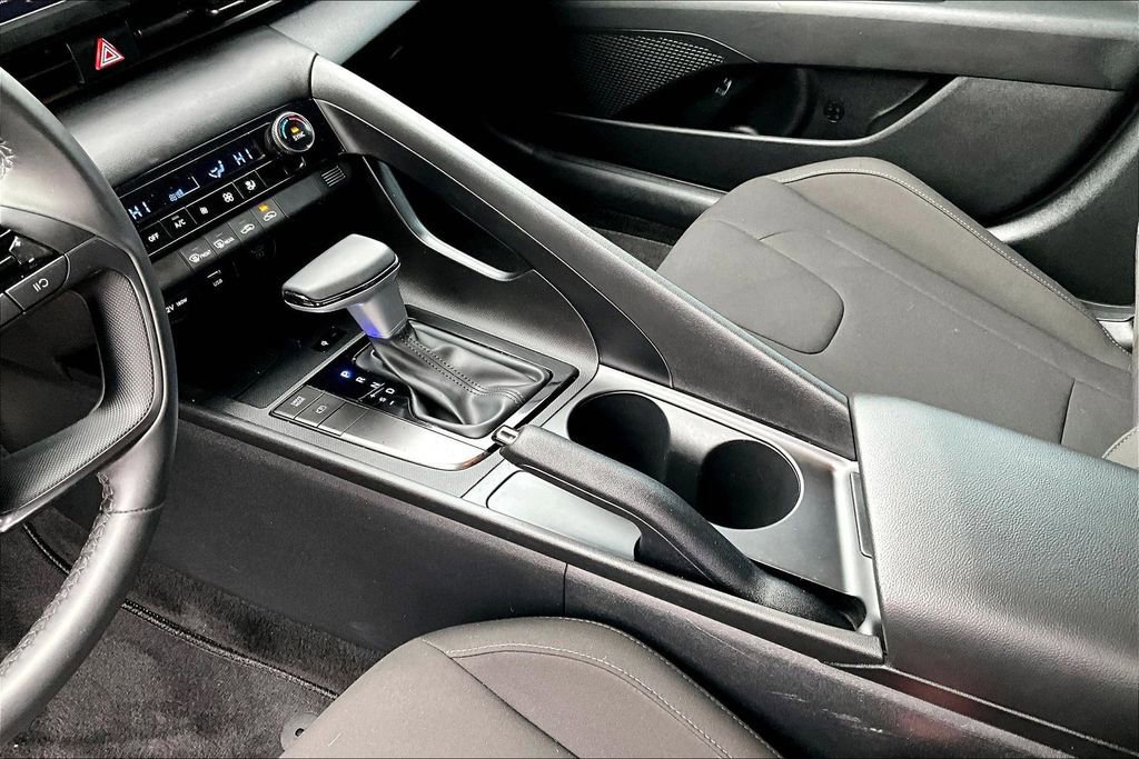 Used 2025 Hyundai Elantra Sport image 15