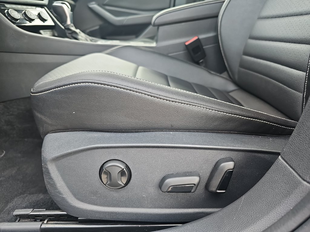 Used 2024 Volkswagen Jetta SE FWD image 27