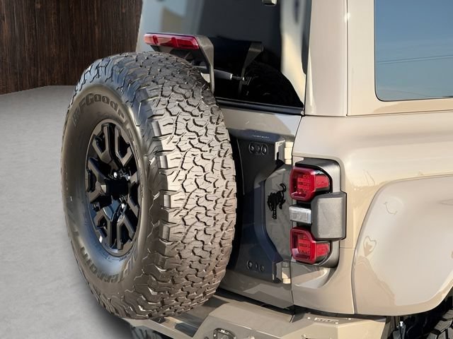 Certified 2025 Ford Bronco Raptor w/ Interior Carbon Fiber Pack AWD/4WD image 12