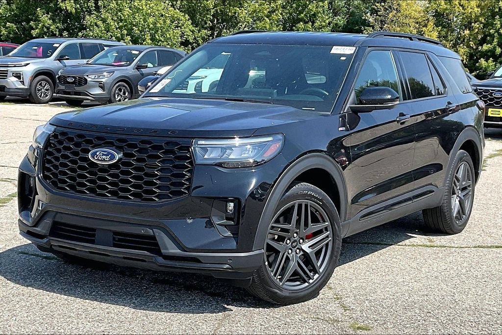 Certified 2025 Ford Explorer ST-Line w/ ST-Line Street Pack AWD/4WD image 2