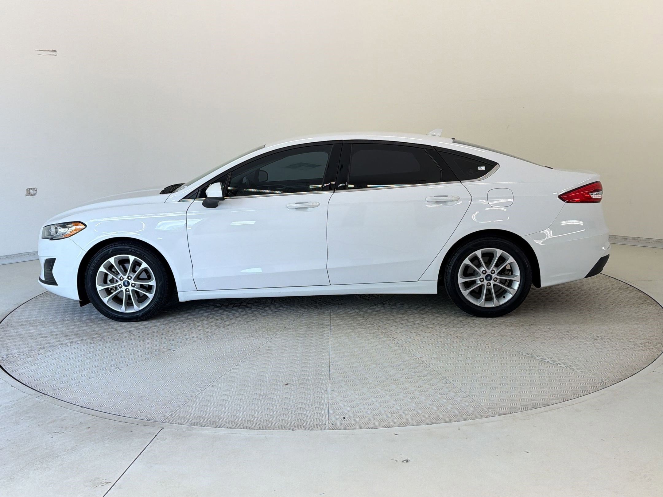 Certified 2020 Ford Fusion SE image 2