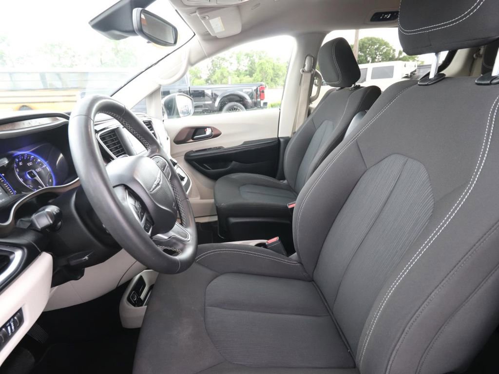 Used 2023 Chrysler Voyager LX FWD image 2