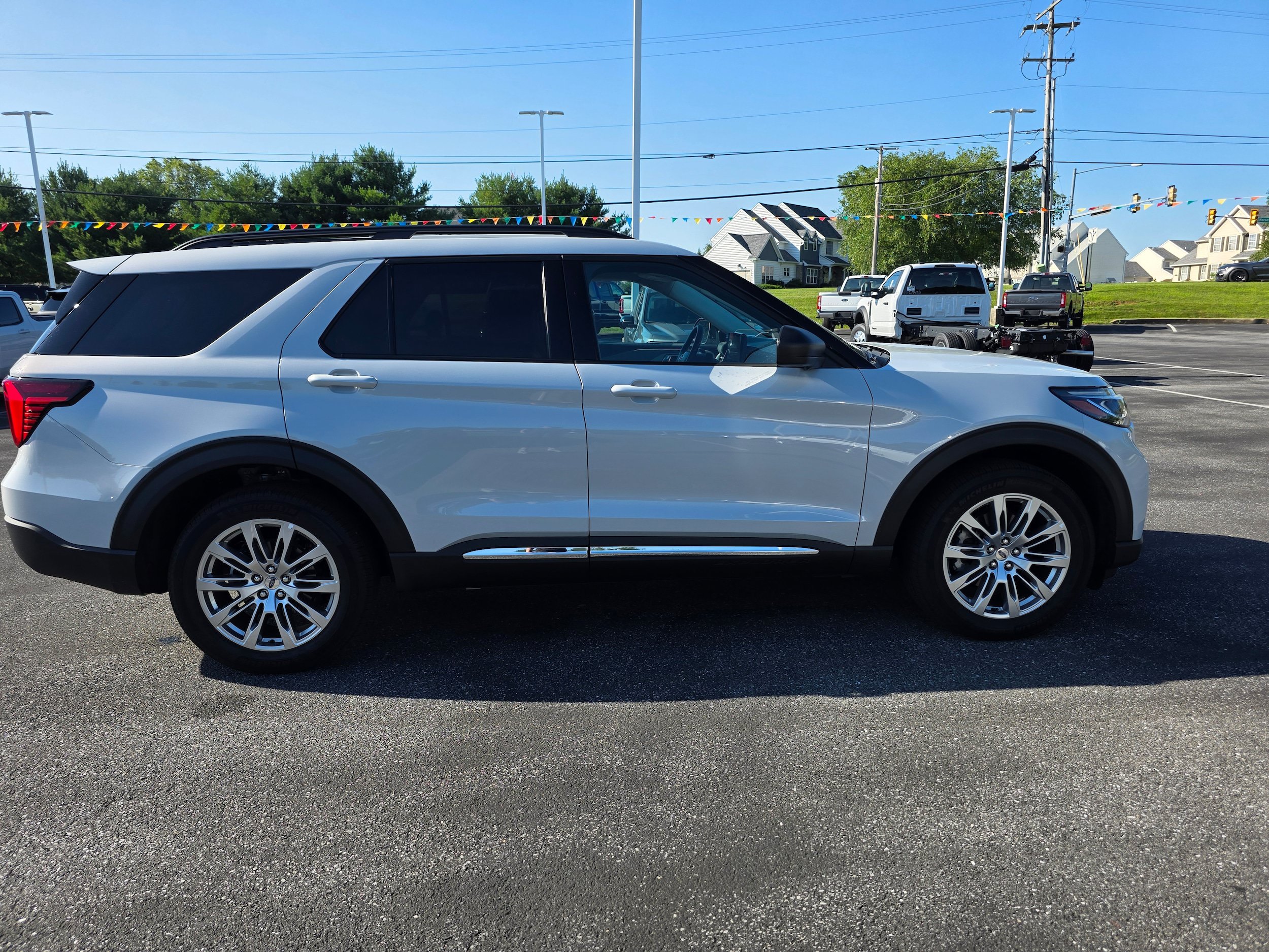 Certified 2025 Ford Explorer Active w/ Active Comfort Package AWD/4WD image 6