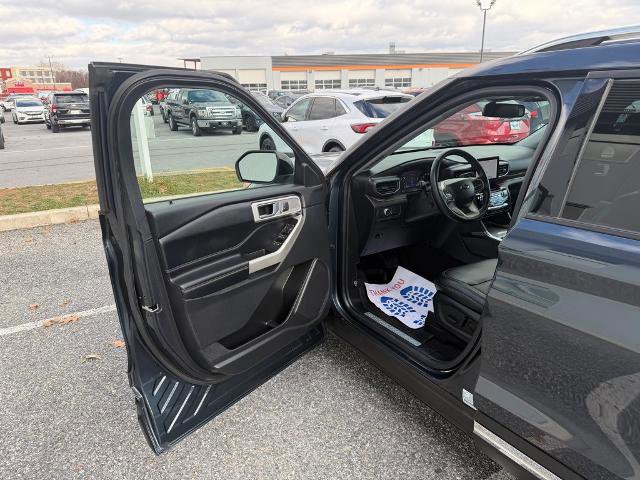 Certified 2022 Ford Explorer Limited w/ Equipment Group 301A image 10