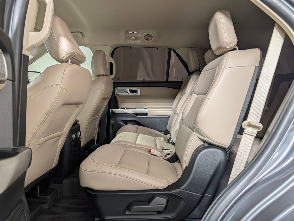 Certified 2022 Ford Explorer Limited RWD image 11