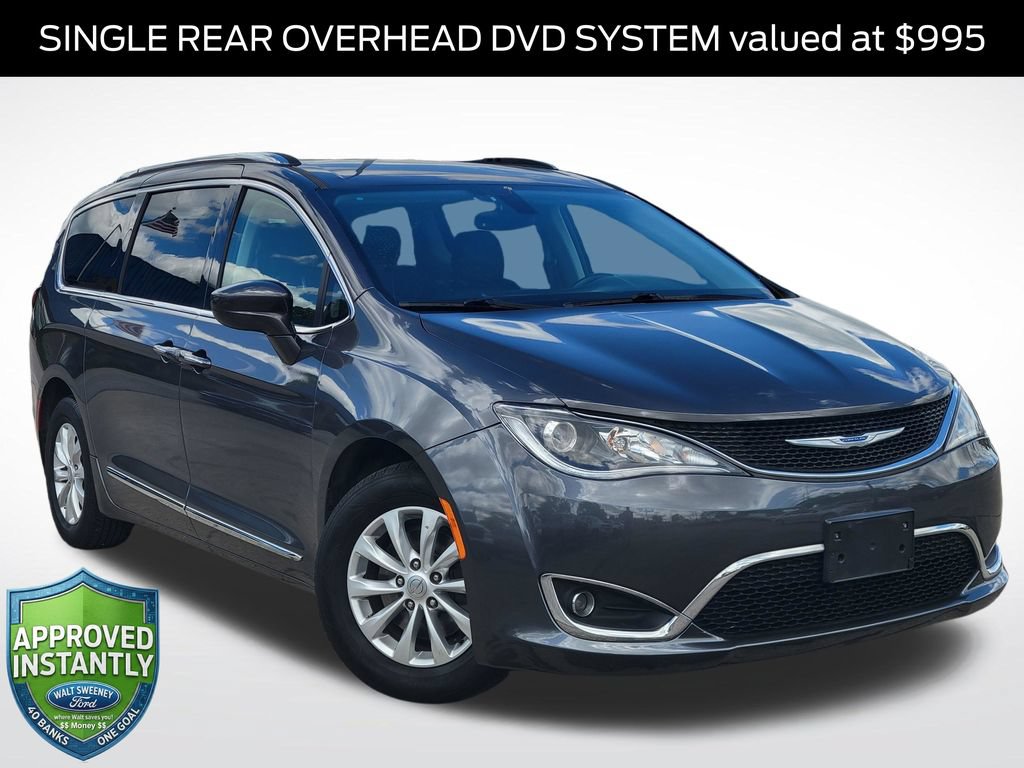 Used 2019 Chrysler Pacifica Touring-L FWD image 1