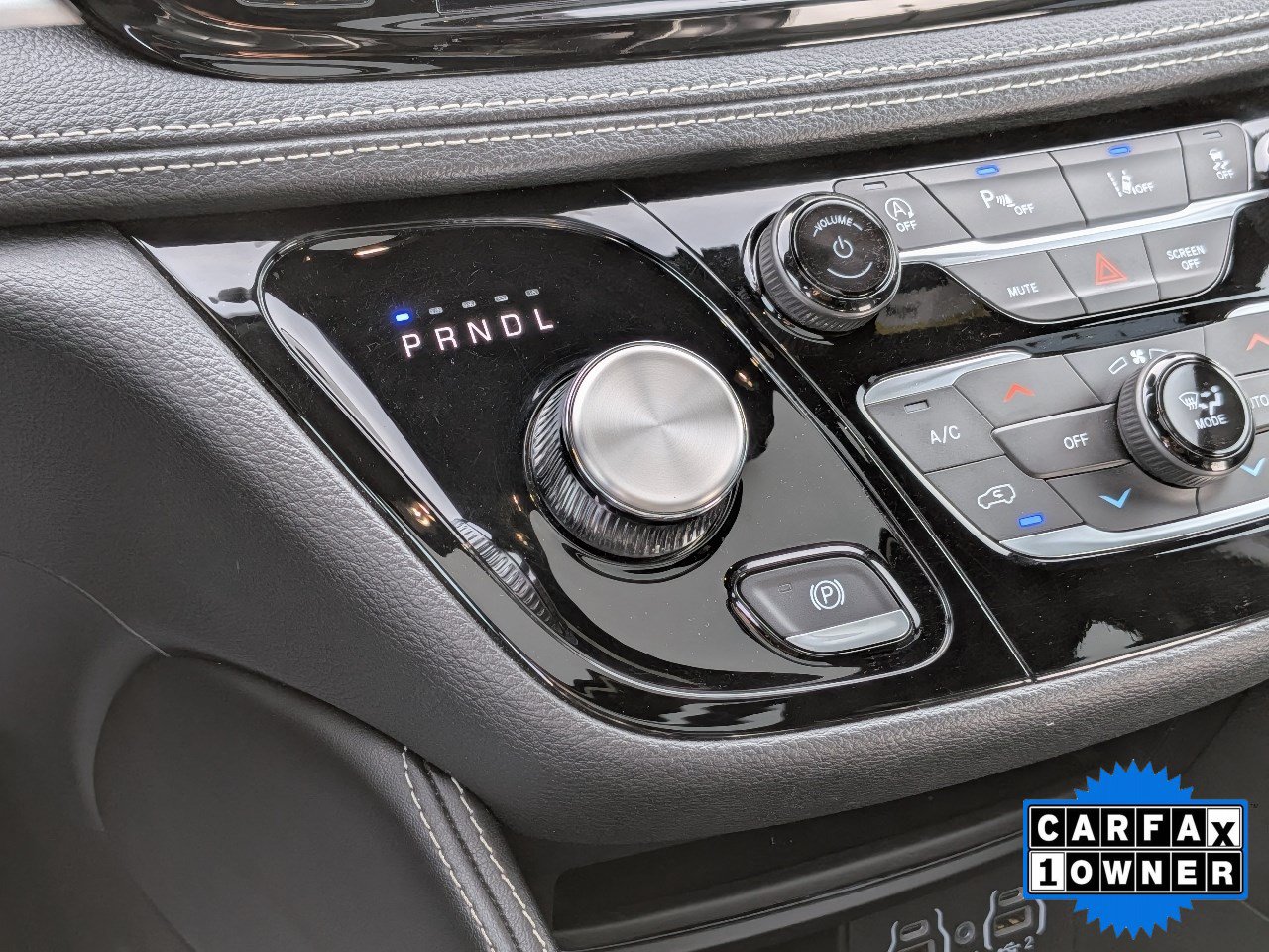Used 2025 Chrysler Pacifica Limited FWD image 21