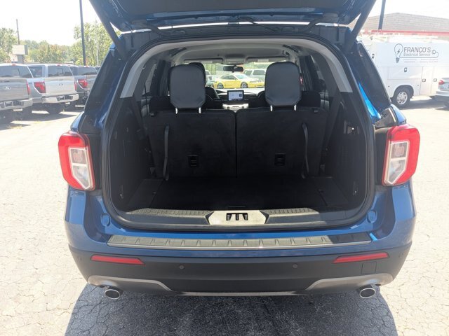 Certified 2022 Ford Explorer XLT w/ Equipment Group 202A RWD image 9