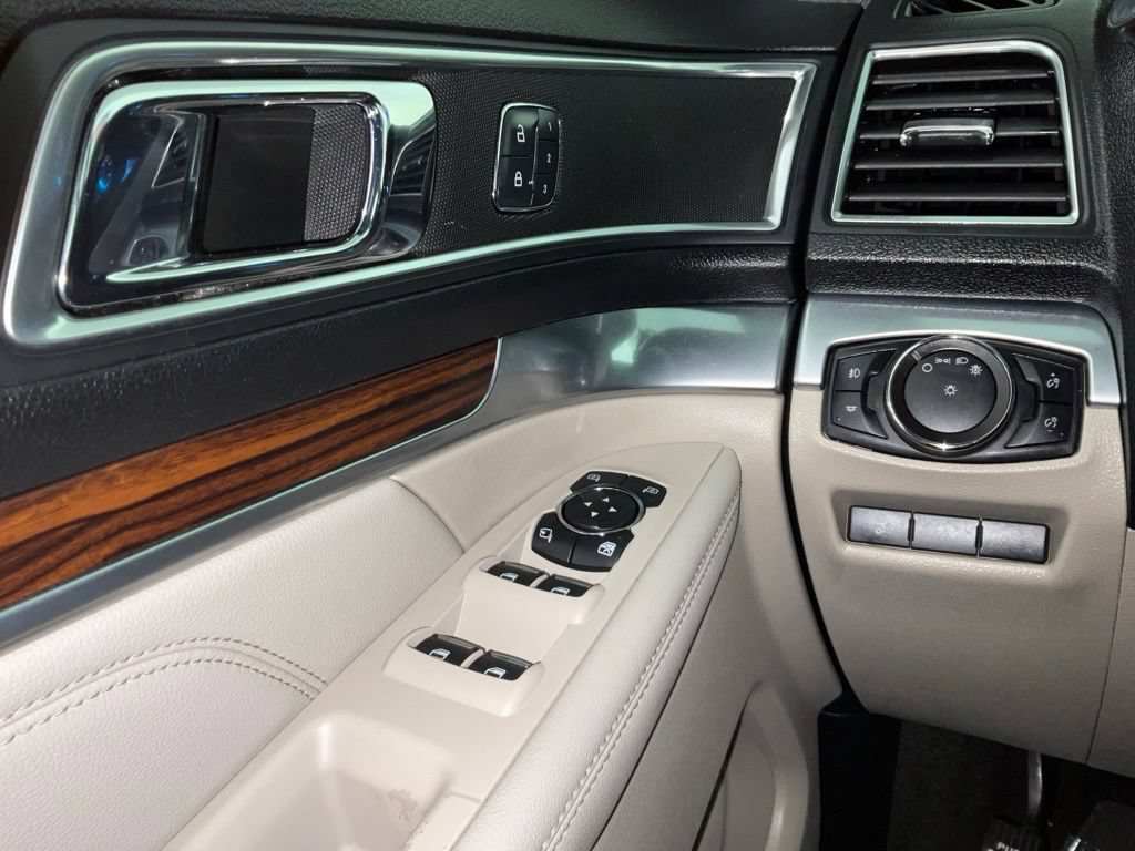 Certified 2018 Ford Explorer Limited FWD image 21
