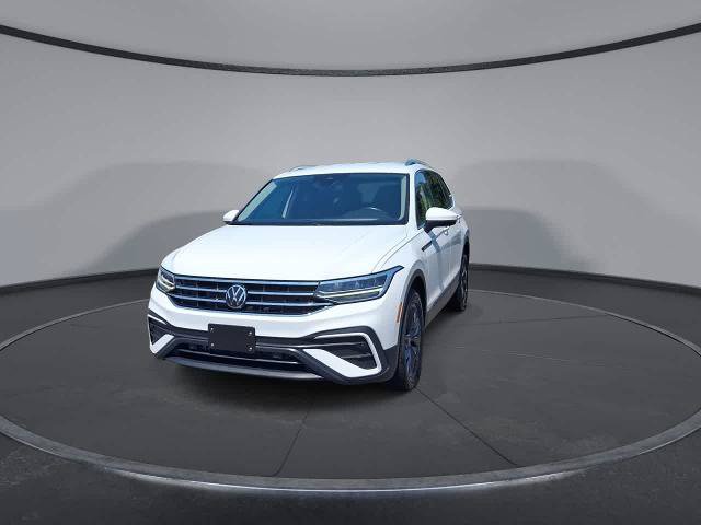 Used 2024 Volkswagen Tiguan SE AWD/4WD image 3