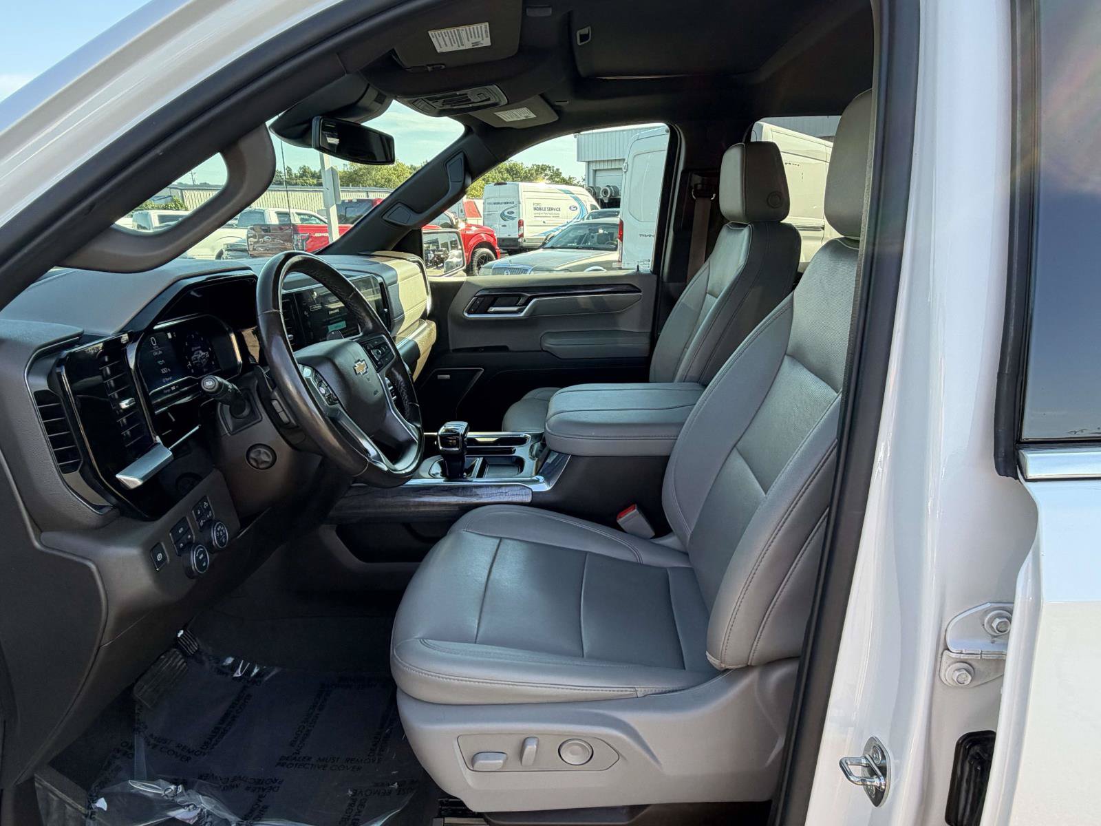 Used 2023 Chevrolet Silverado 1500 LTZ w/ LTZ Premium Package AWD/4WD image 22