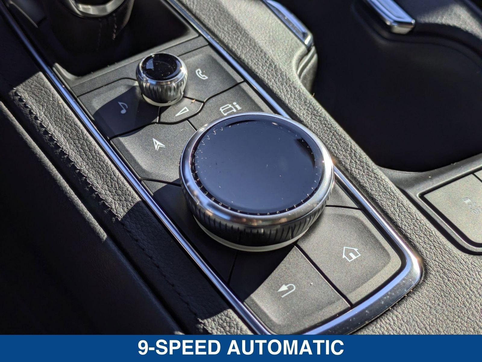 Used 2025 Cadillac XT4 Premium Luxury image 33