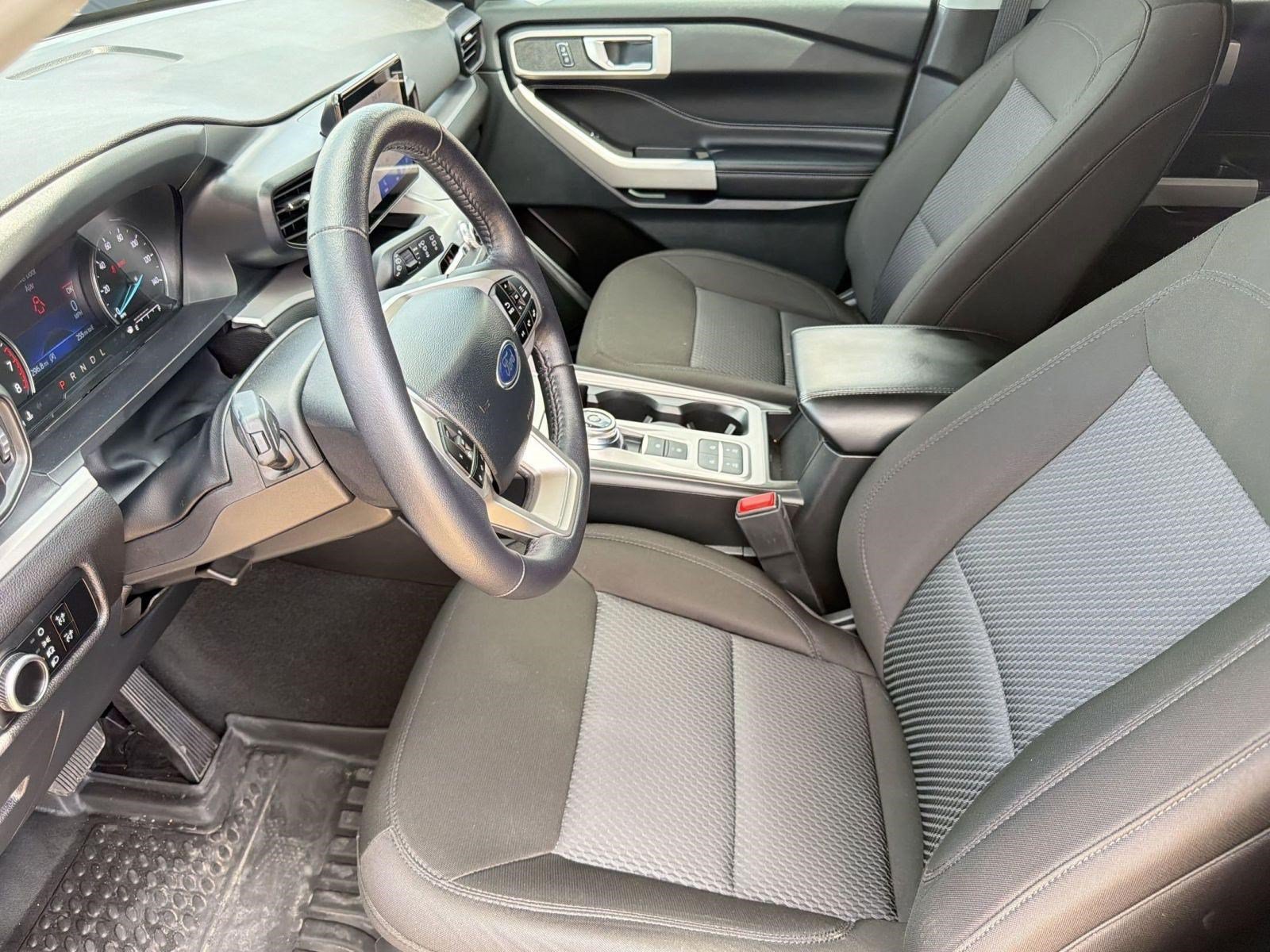 Certified 2024 Ford Explorer XLT RWD image 5