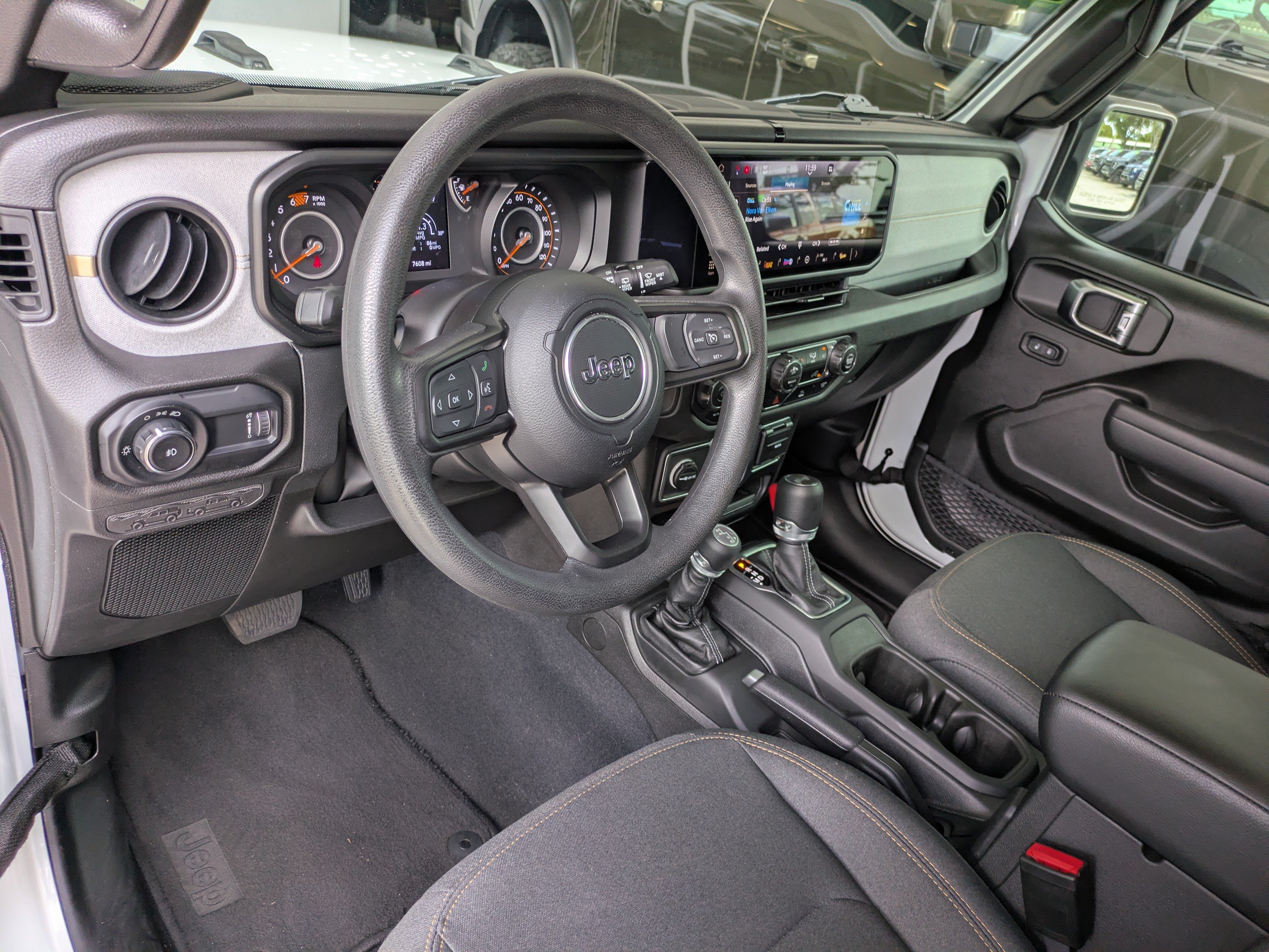 Used 2025 Jeep Wrangler Sport AWD/4WD image 16