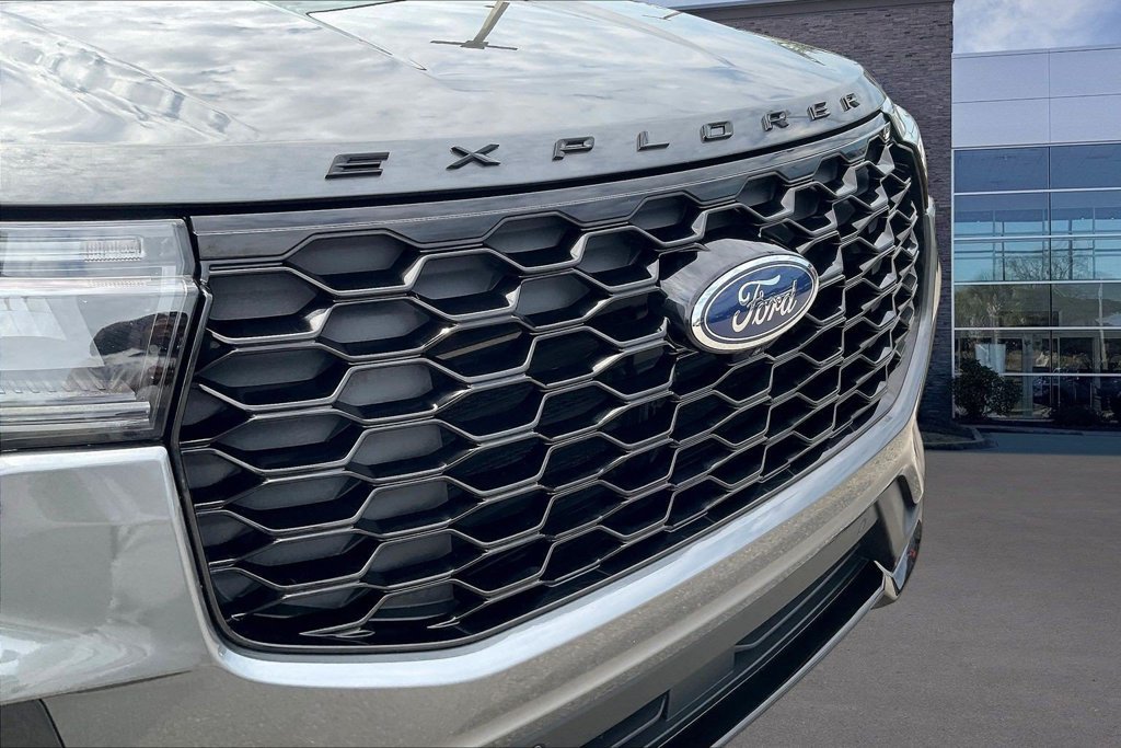 Certified 2025 Ford Explorer ST-Line AWD/4WD image 33
